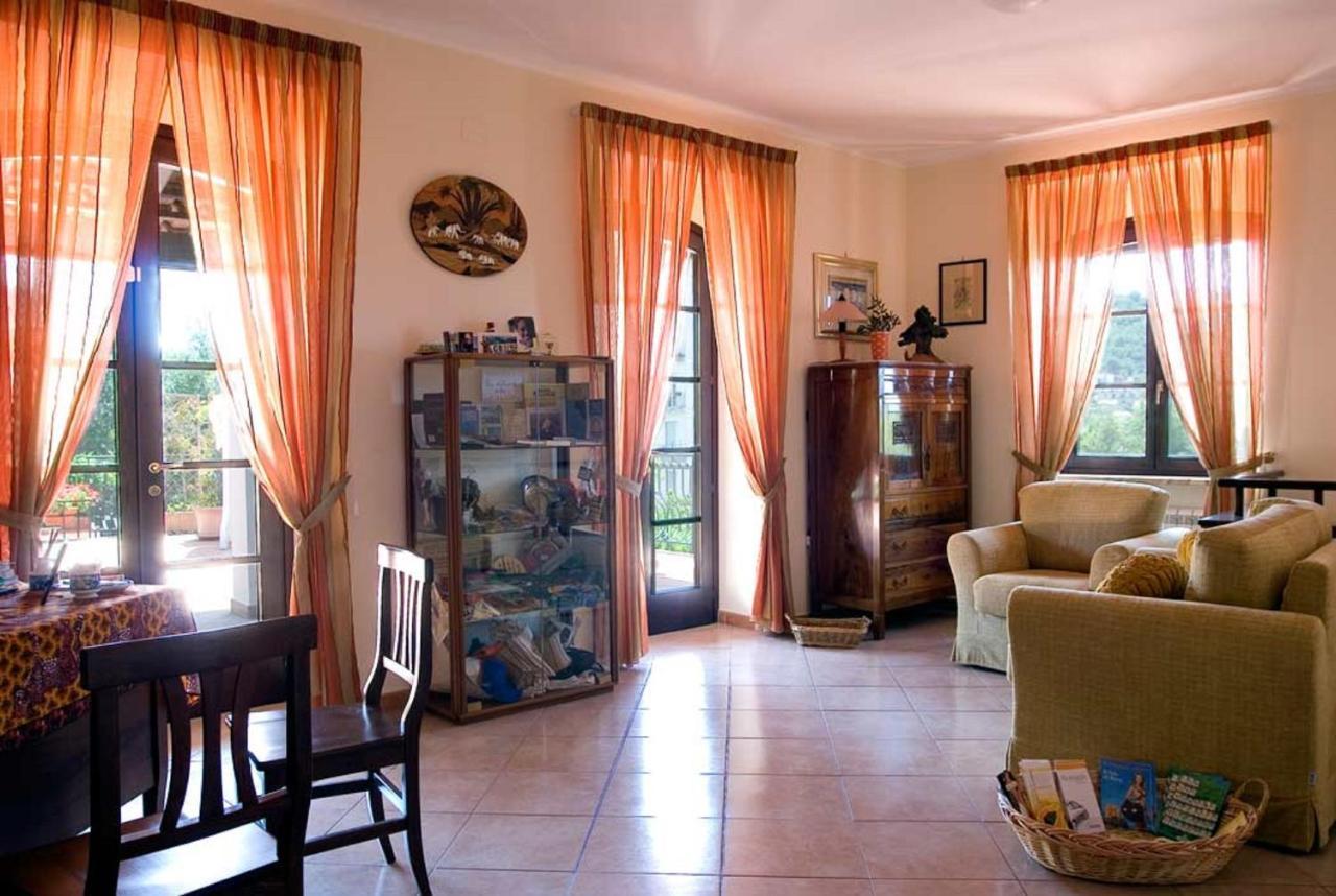 B&B Hibiscus Агрополи Екстериор снимка
